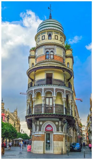 Edificio La Adriática - Seville.jpg