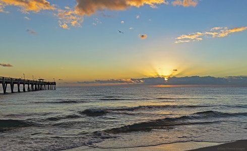 Sunrise-DaniaBeachPier-Dec25-21_SM012084.jpg