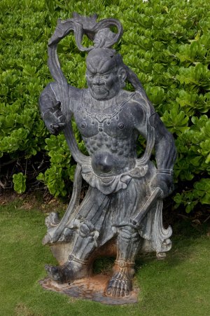 Waikoloa statue.jpg